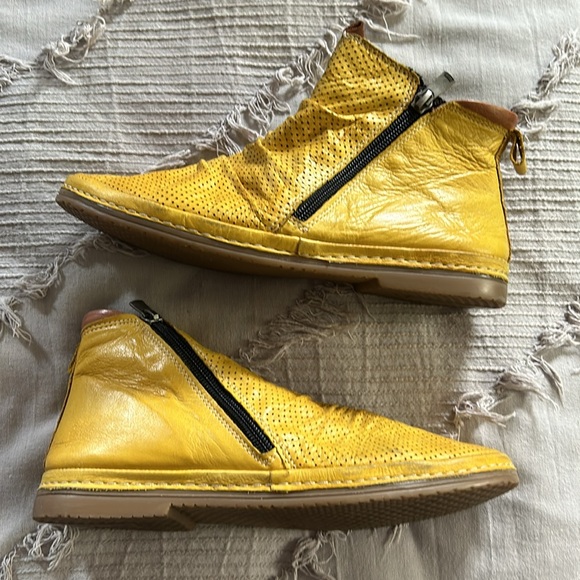 ethan valdes Shoes - Ethan valdes genuine leather cruise shoes booties yellow boots